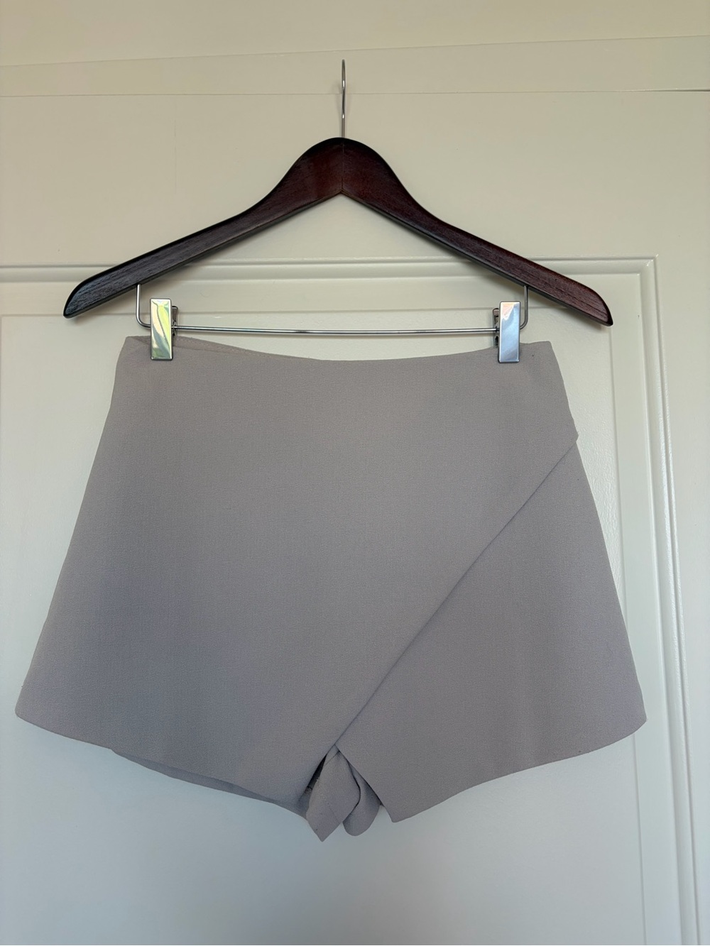 NWT LF Light Gray Wrap-Front Skort